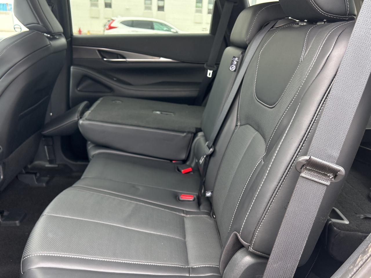 2023 Infiniti QX60 LUXE AWD Leather Wireless Charging Pano Roof Photo