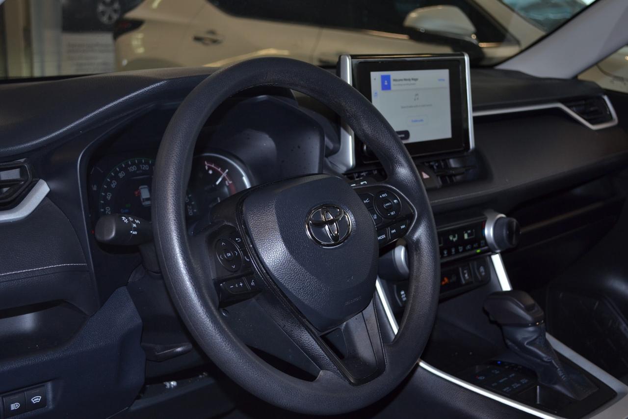 2023 Toyota RAV4 LE Photo3