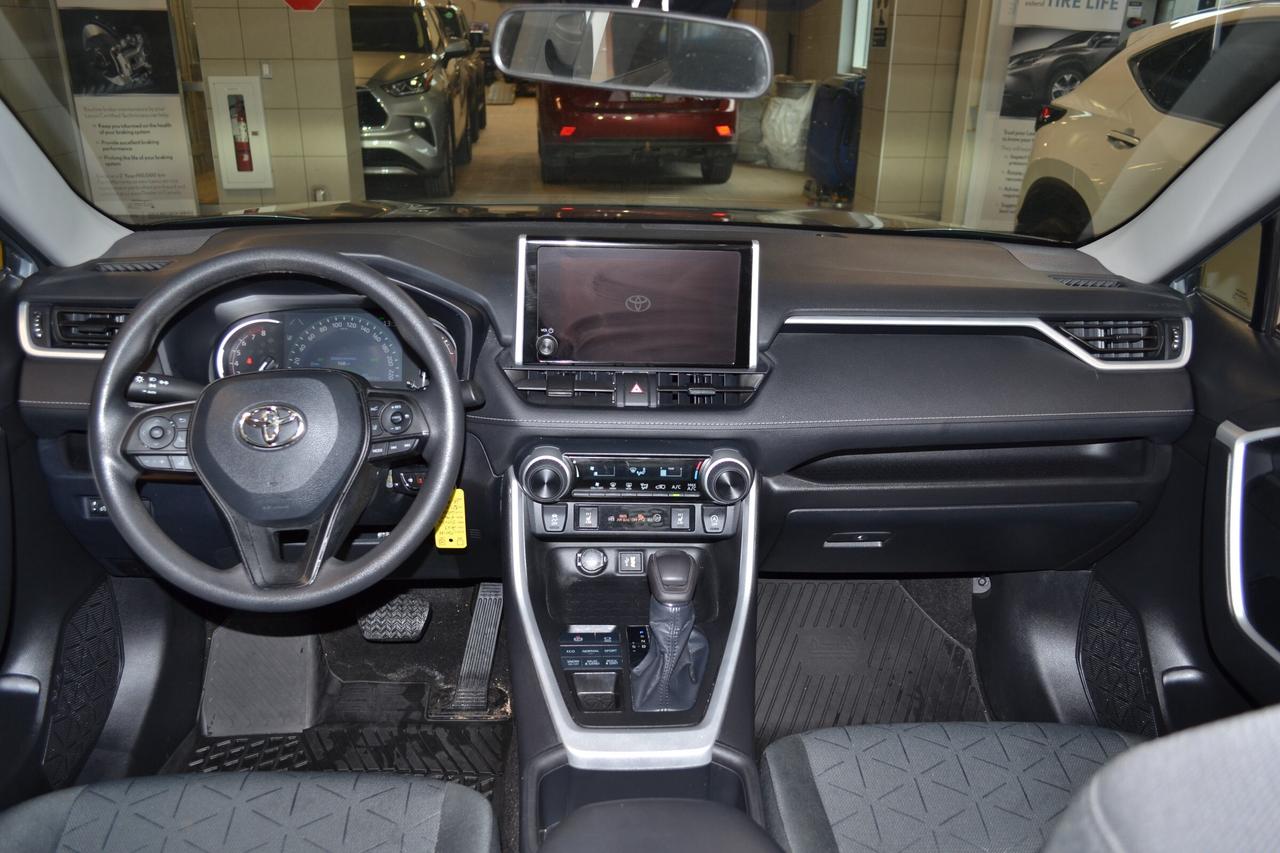 2023 Toyota RAV4 LE Photo2