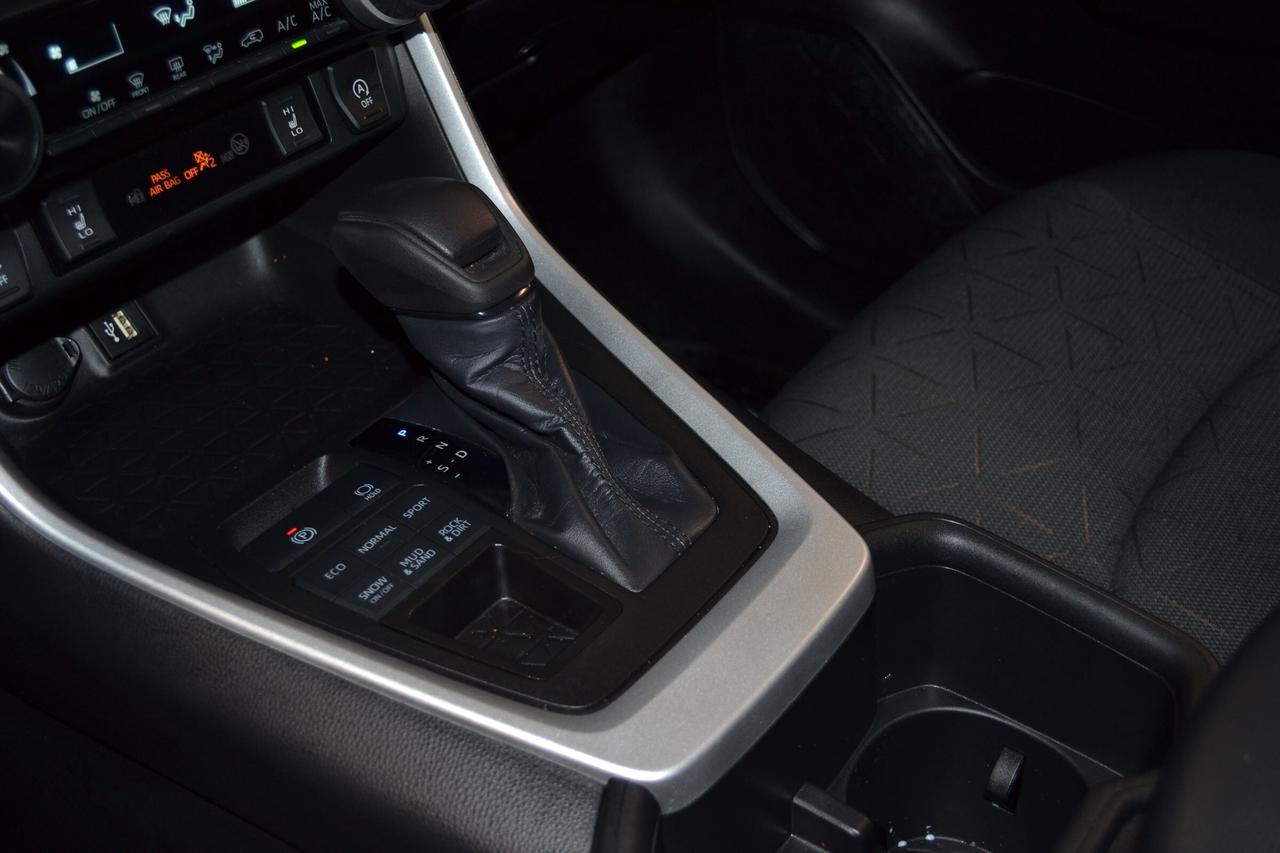 2023 Toyota RAV4 LE Photo