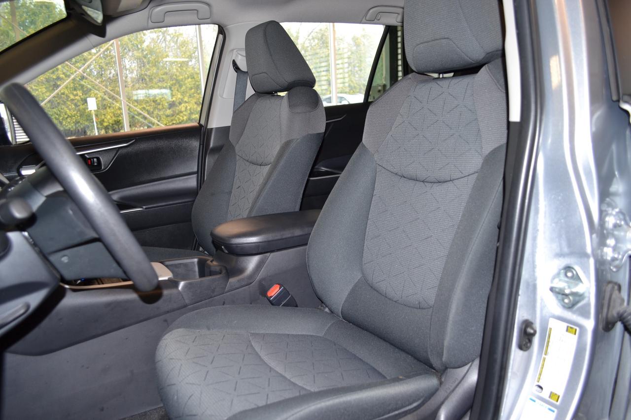 2023 Toyota RAV4 LE Photo