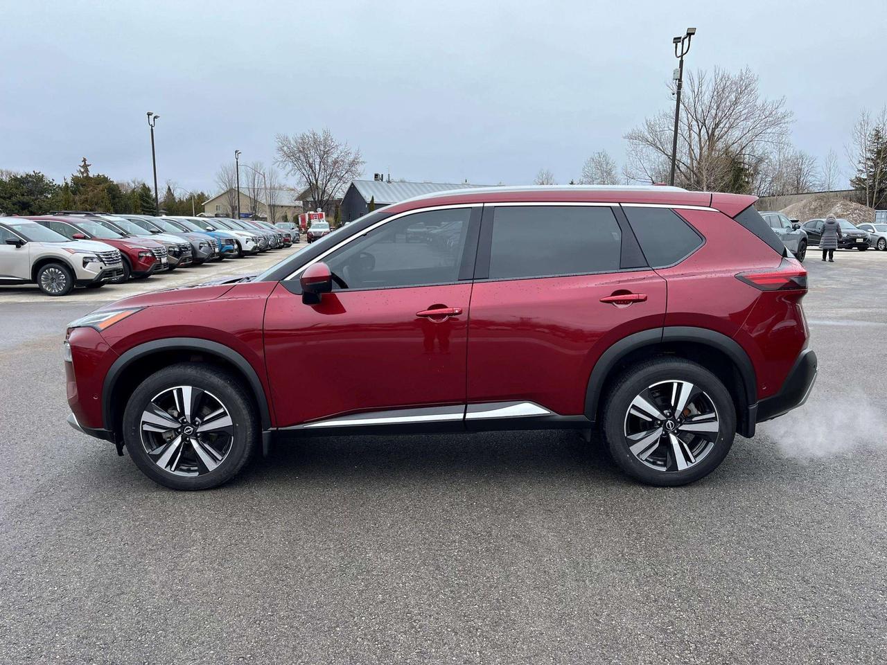 2023 Nissan Rogue Platinum AWD Photo3