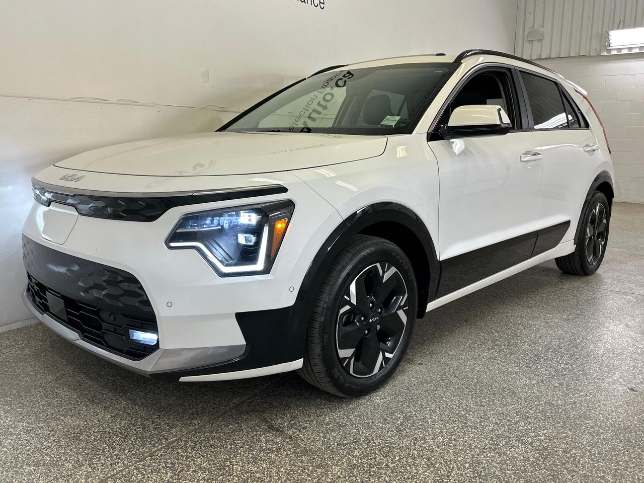2025 Kia Niro EV Wave w/Snow White Pearl & Grey Exterior 4dr Front-Wheel Drive Sport Utility Photo