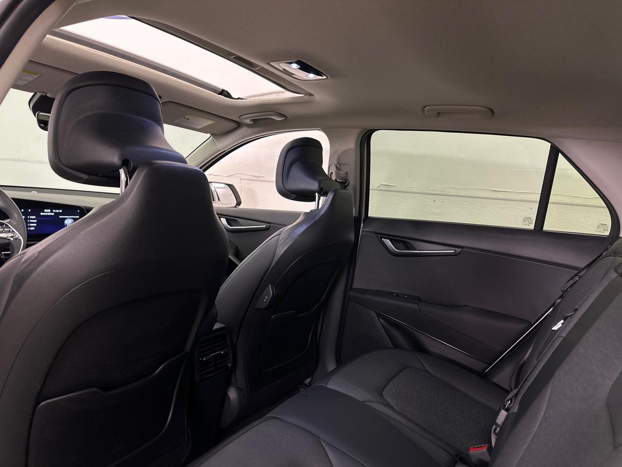 2025 Kia Niro EV Wave w/Snow White Pearl & Grey Exterior 4dr Front-Wheel Drive Sport Utility Photo