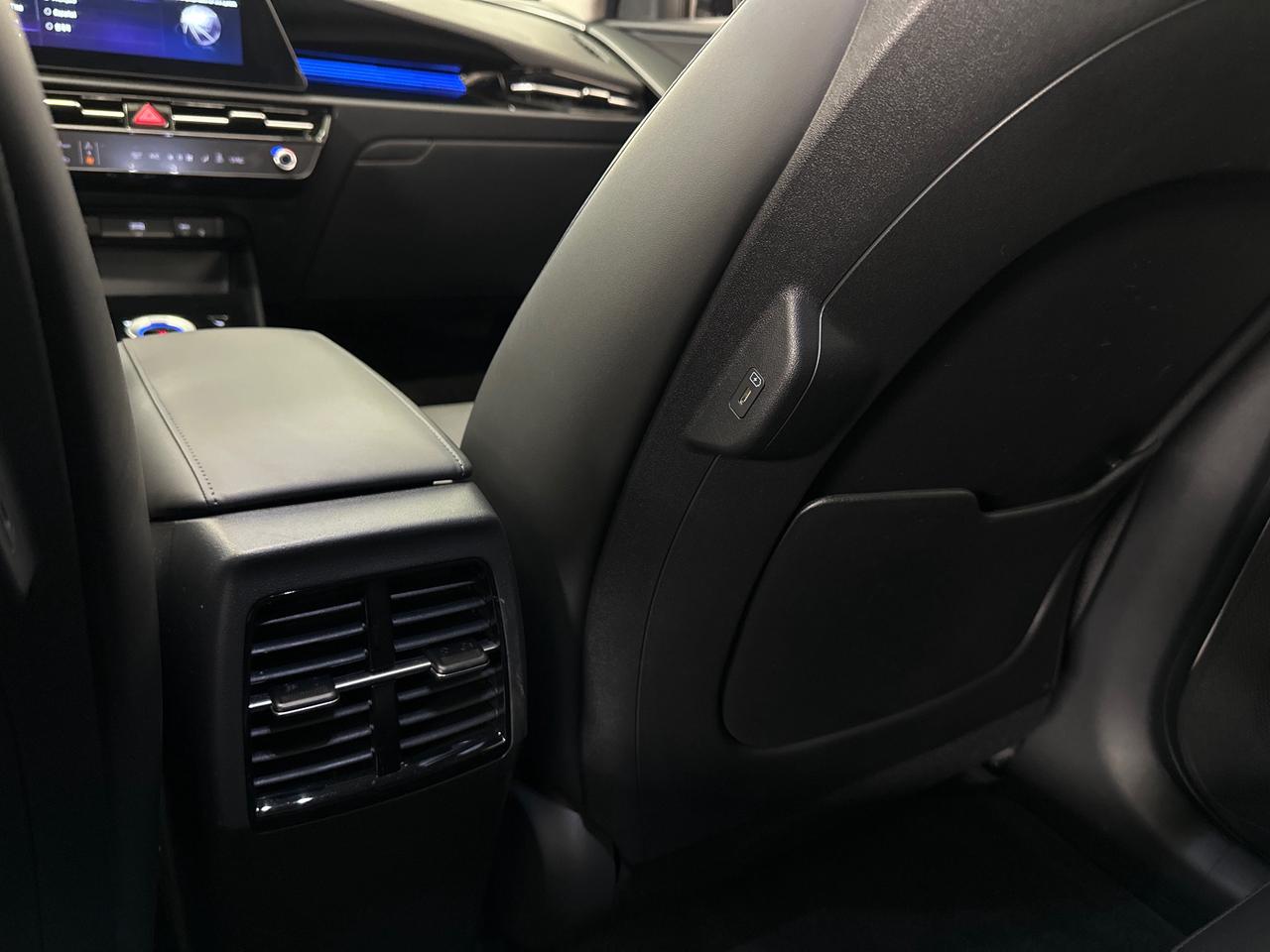 2025 Kia Niro EV Wave w/Snow White Pearl & Grey Exterior 4dr Front-Wheel Drive Sport Utility Photo