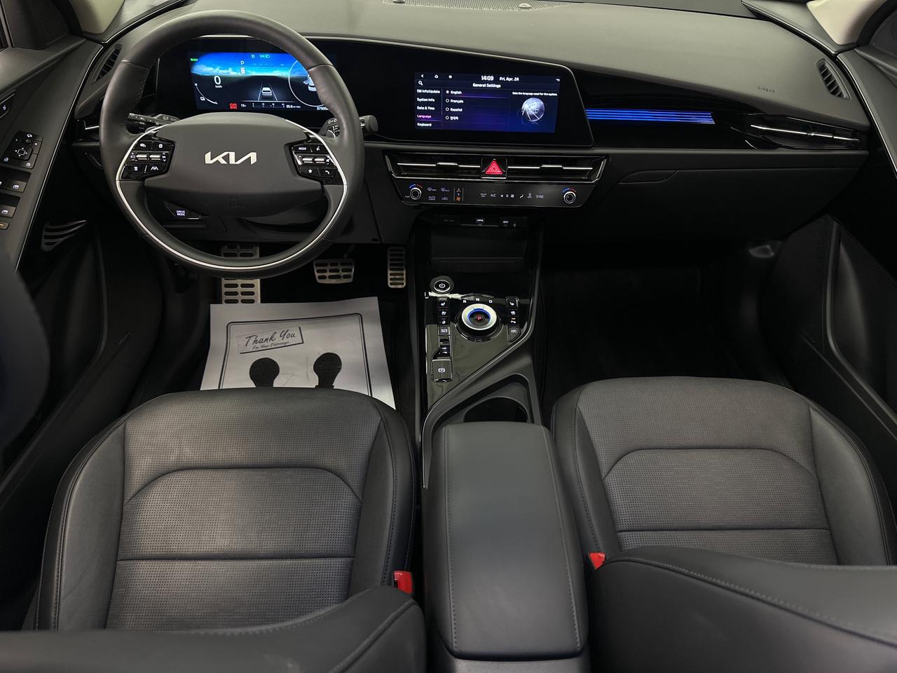 2025 Kia Niro EV Wave w/Snow White Pearl & Grey Exterior 4dr Front-Wheel Drive Sport Utility Photo