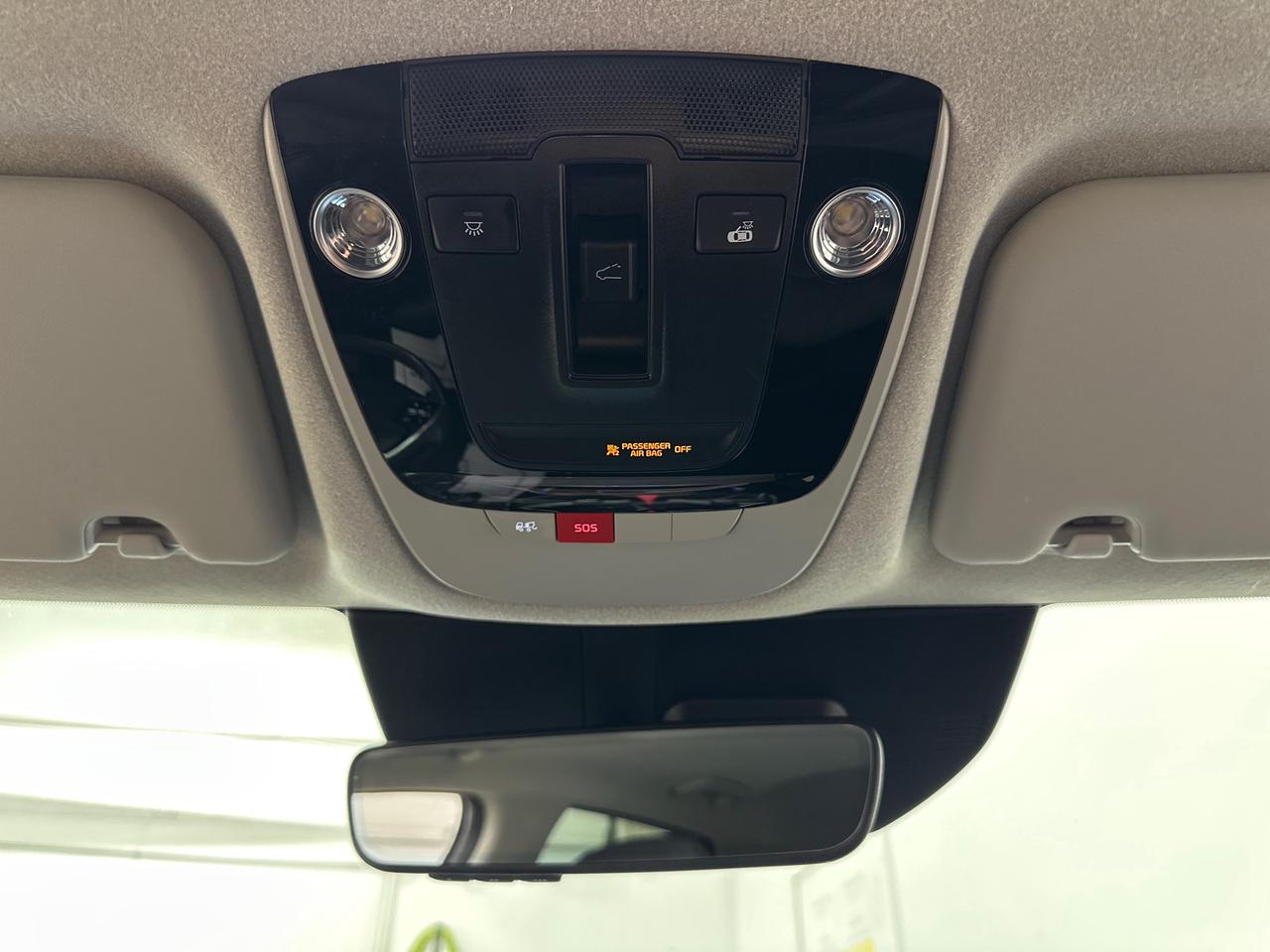 2025 Kia Niro EV Wave w/Snow White Pearl & Grey Exterior 4dr Front-Wheel Drive Sport Utility Photo