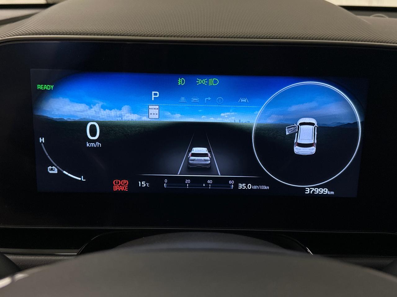 2025 Kia Niro EV Wave w/Snow White Pearl & Grey Exterior 4dr Front-Wheel Drive Sport Utility Photo