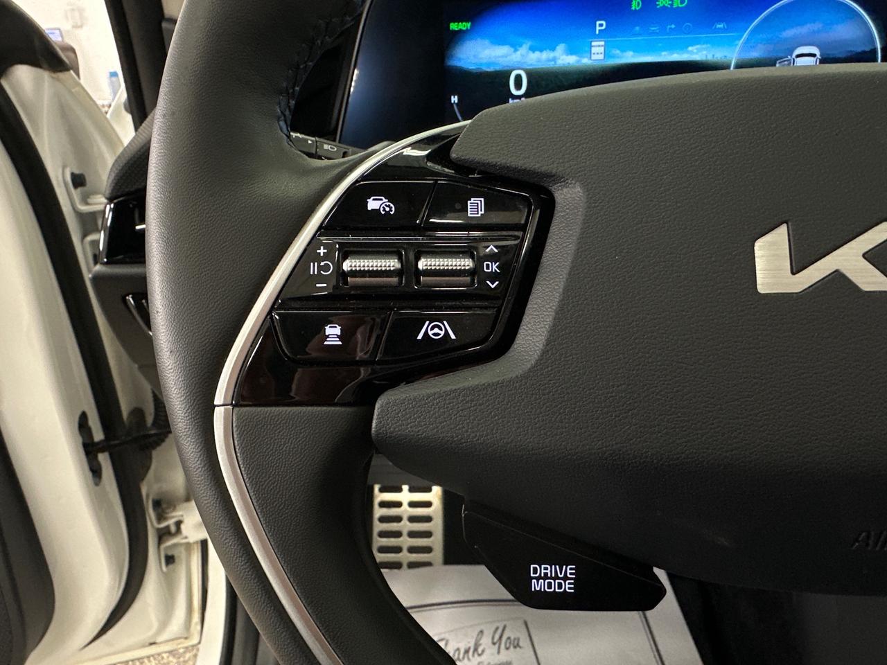2025 Kia Niro EV Wave w/Snow White Pearl & Grey Exterior 4dr Front-Wheel Drive Sport Utility Photo