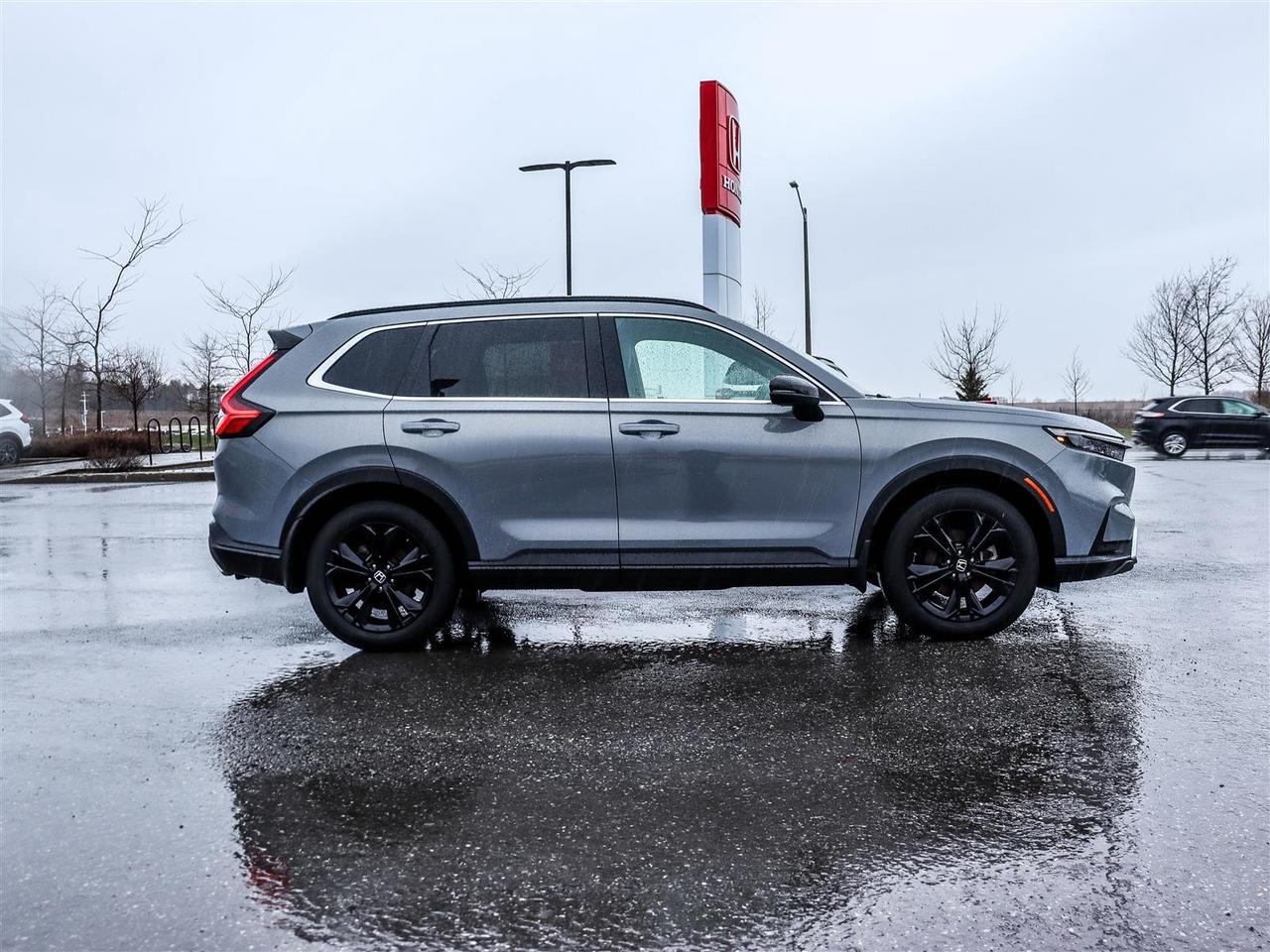 2024 Honda CR-V Hybrid Touring 4dr All-Wheel Drive Photo2