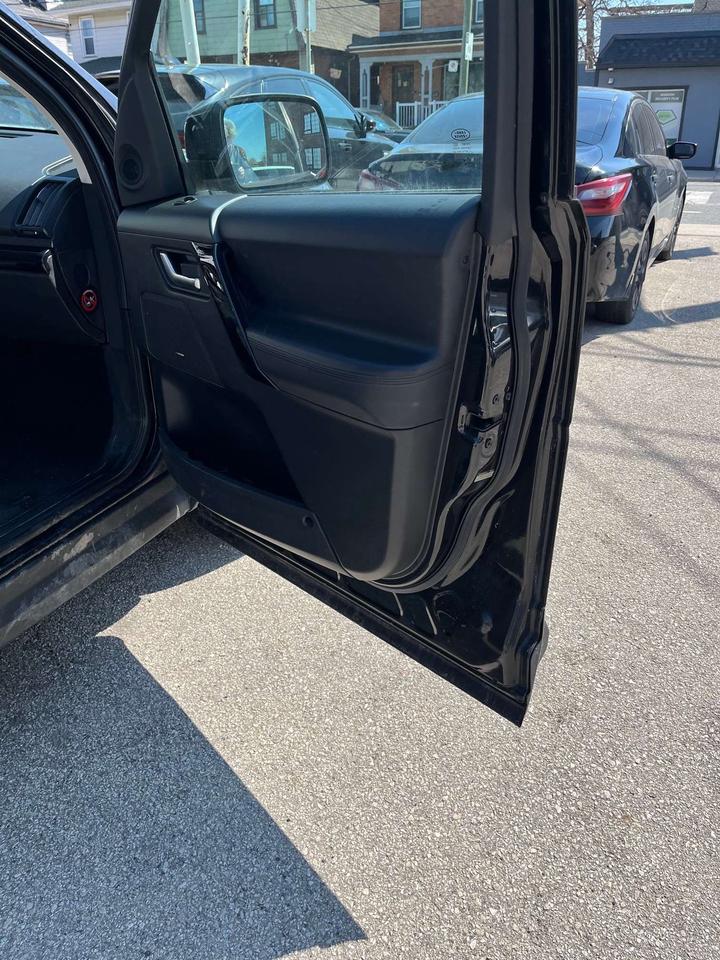 2013 Land Rover LR2 AWD 4dr Photo