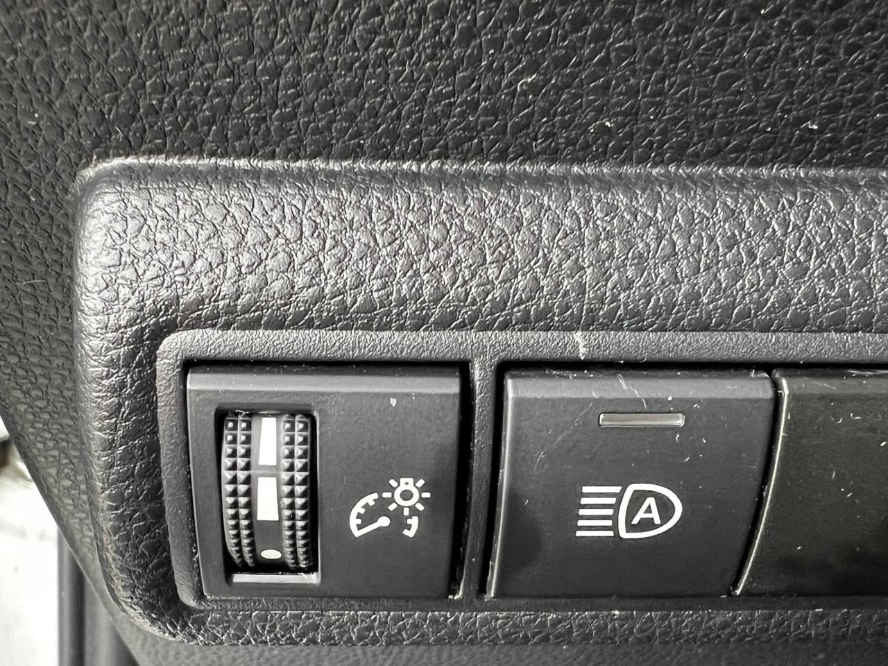 2020 Toyota Corolla LE Photo