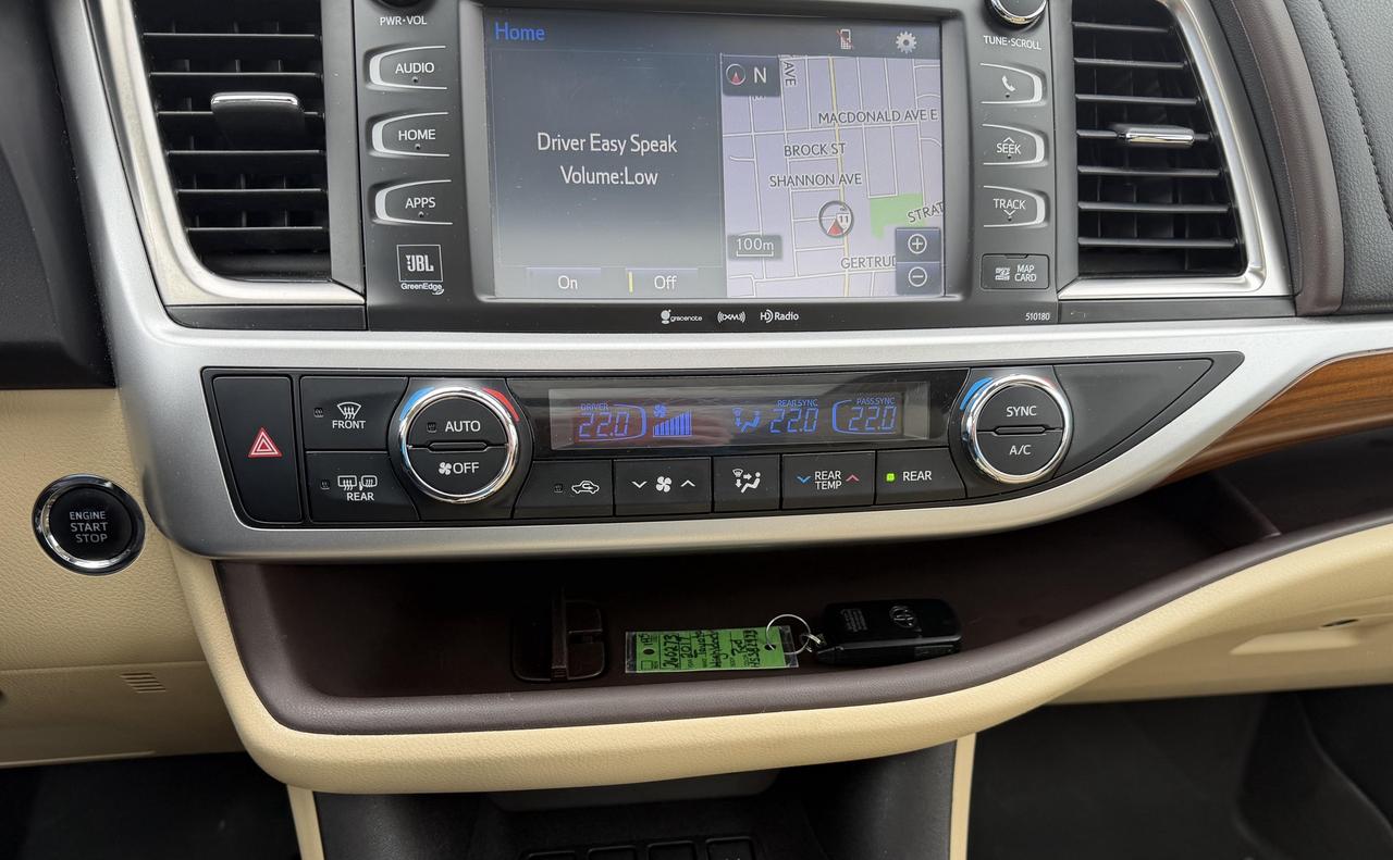 2017 Toyota Highlander  Photo