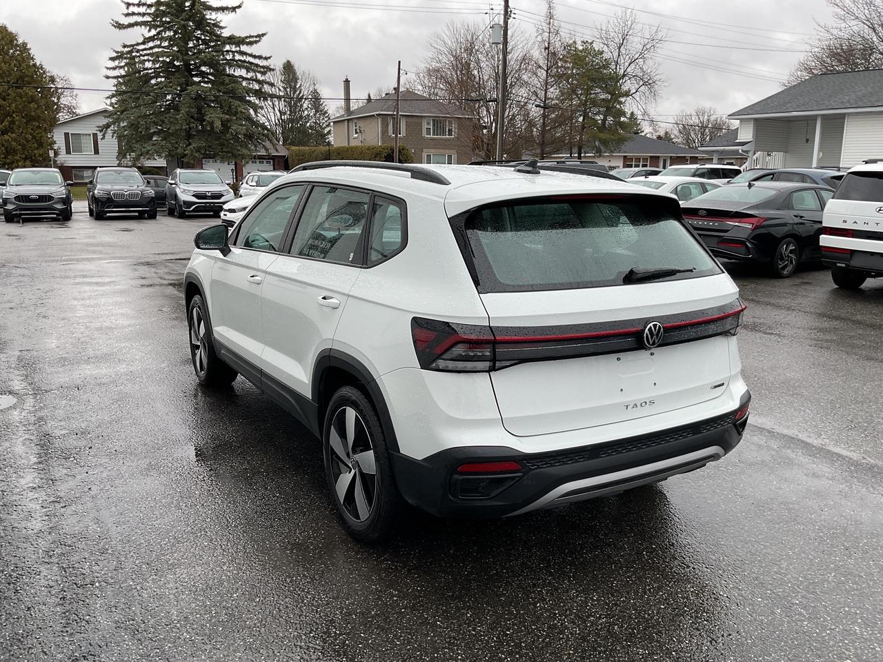 2025 Volkswagen Taos Trendline 4dr All-Wheel Drive 4MOTION Photo4