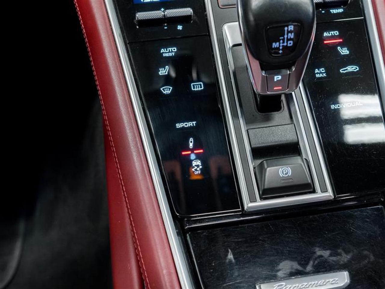 2018 Porsche Panamera 4 4dr All-Wheel Drive Hatchback Photo