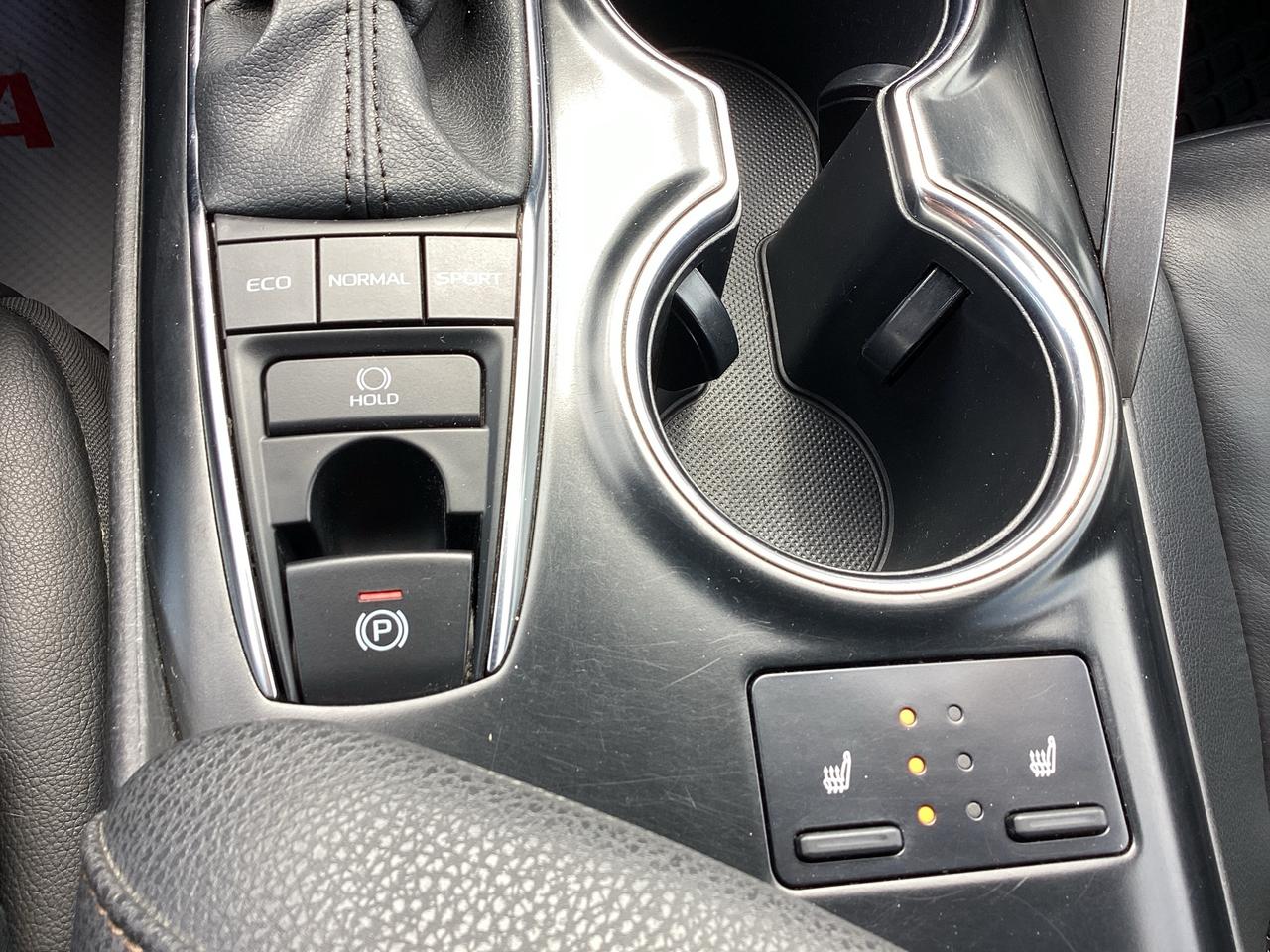 2020 Toyota Camry XLE FWD Photo