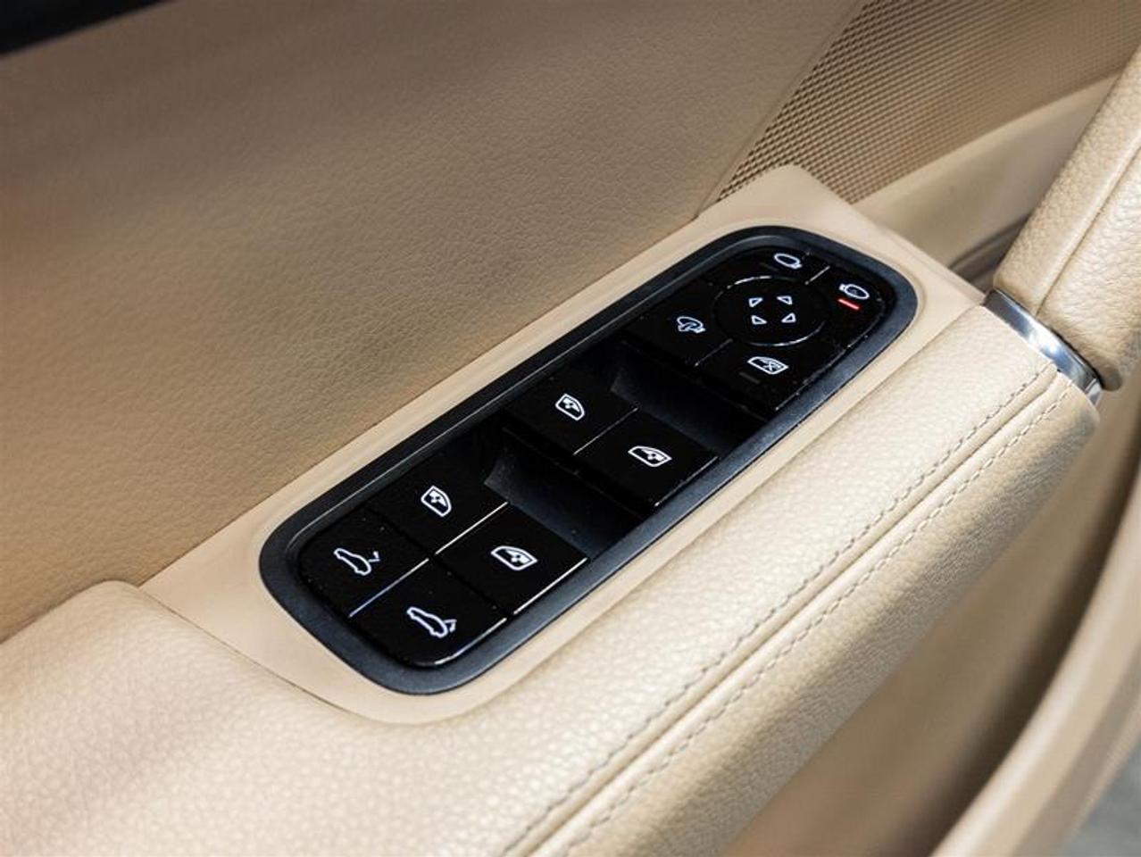 2019 Porsche Cayenne Base 4dr All-wheel Drive Photo