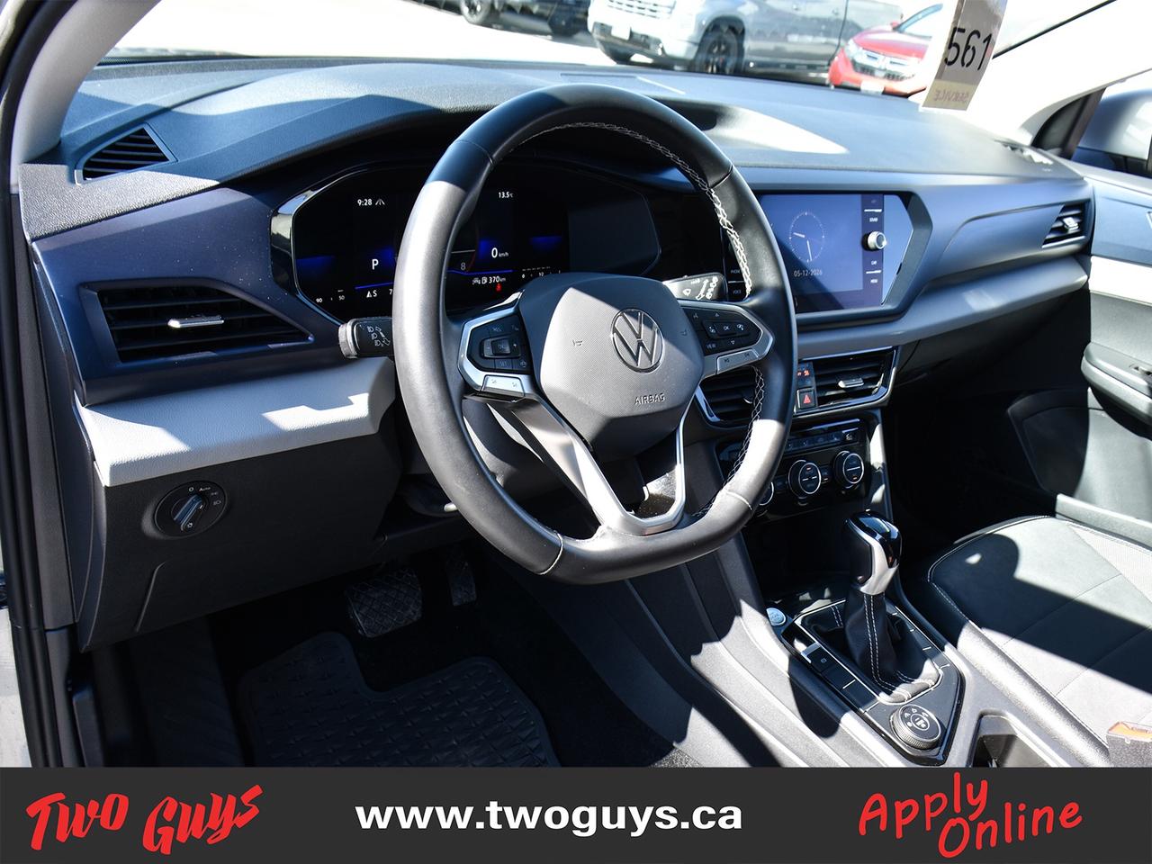 2022 Volkswagen Taos Comfortline AWD   Panoroof   Leather Photo