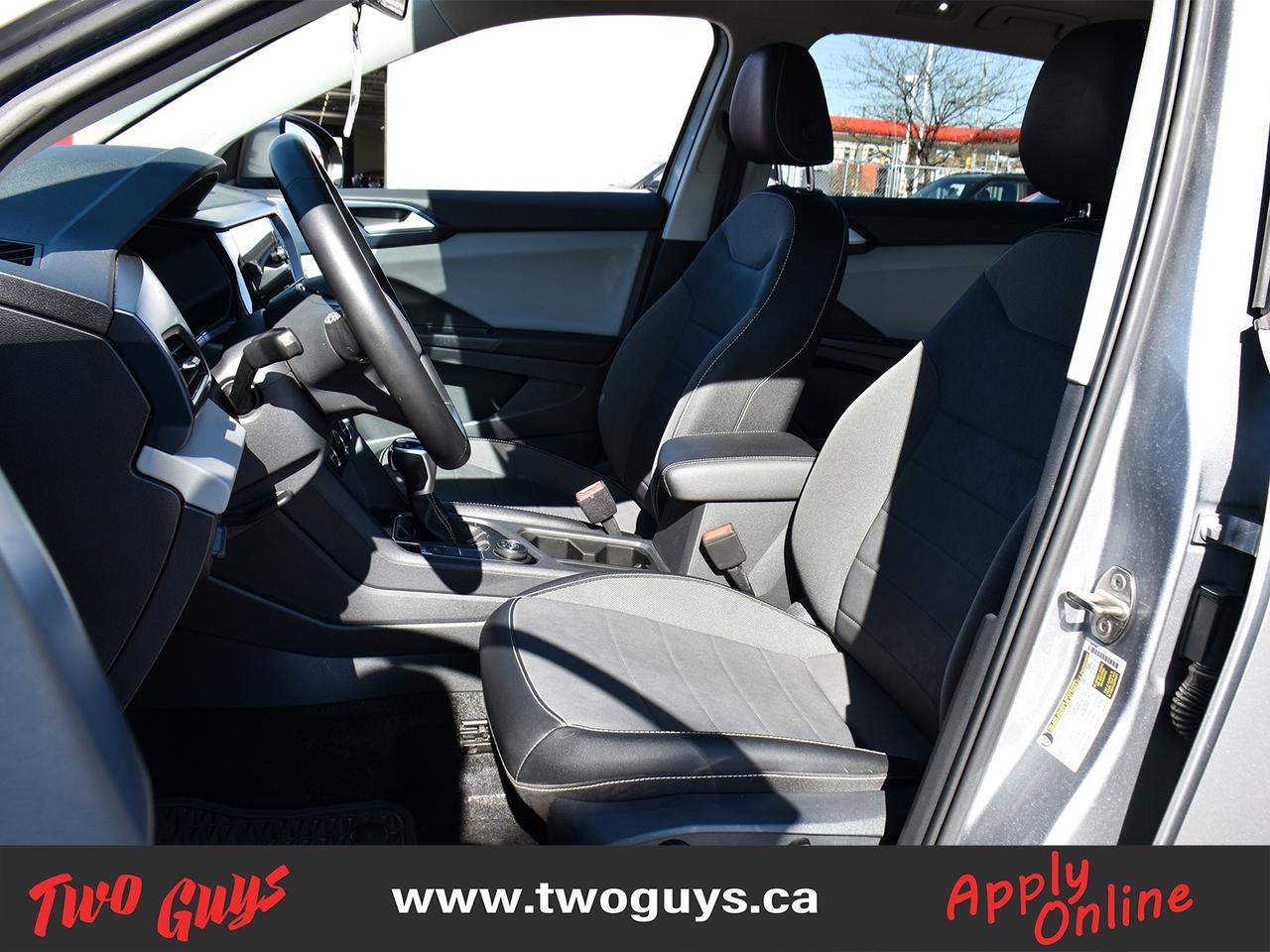 2022 Volkswagen Taos Comfortline AWD   Panoroof   Leather Photo
