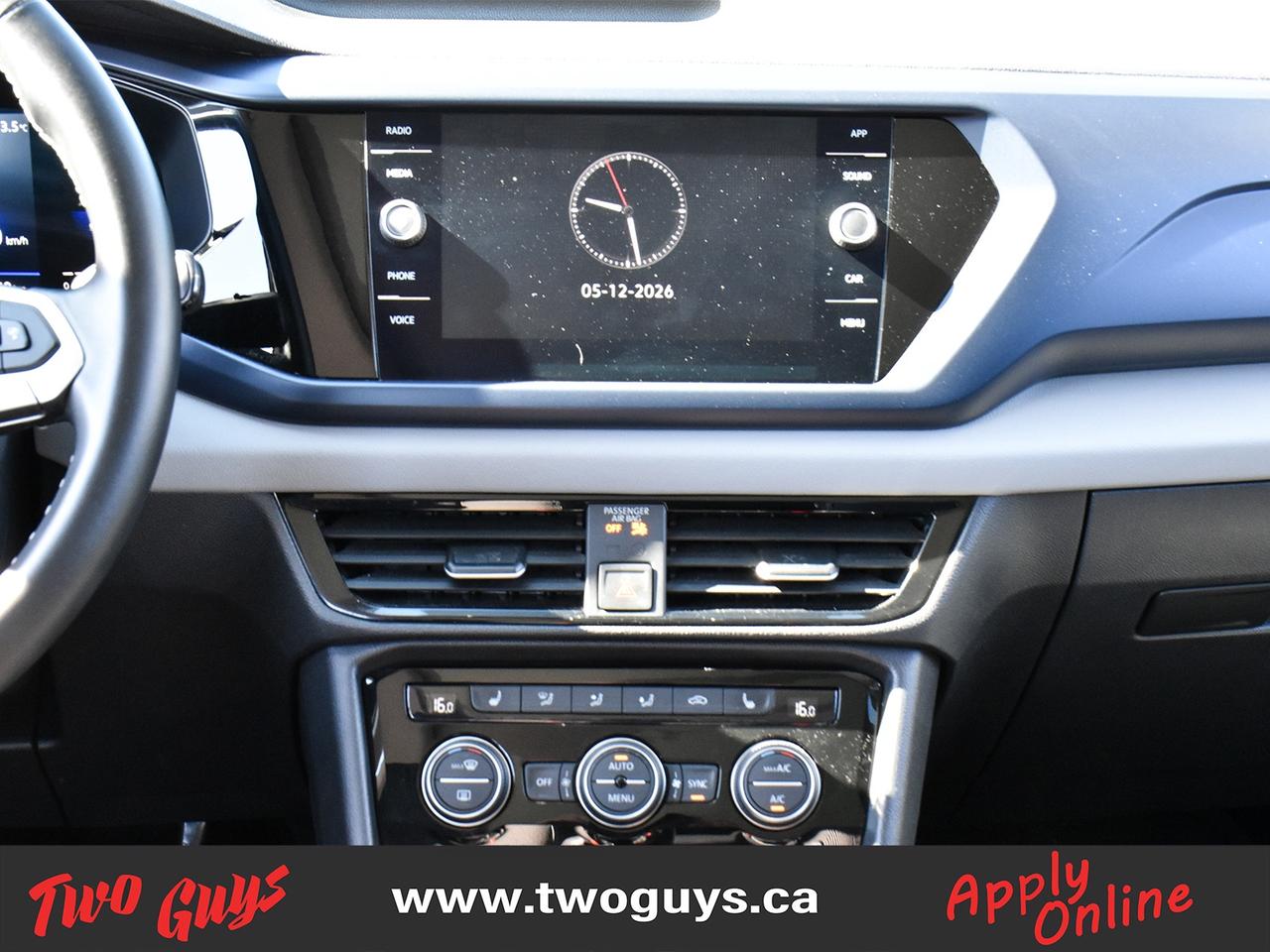 2022 Volkswagen Taos Comfortline AWD   Panoroof   Leather Photo