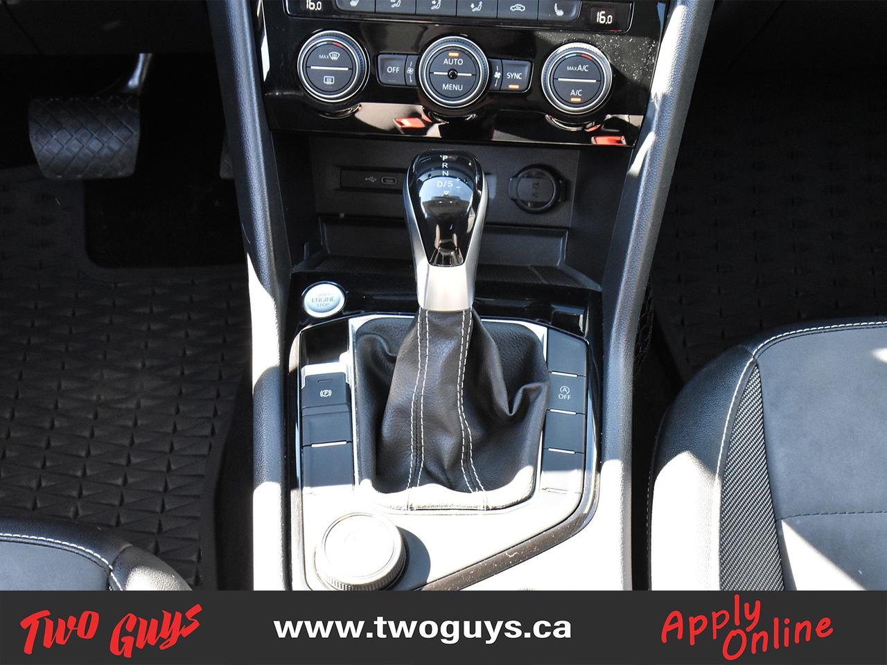 2022 Volkswagen Taos Comfortline AWD   Panoroof   Leather Photo