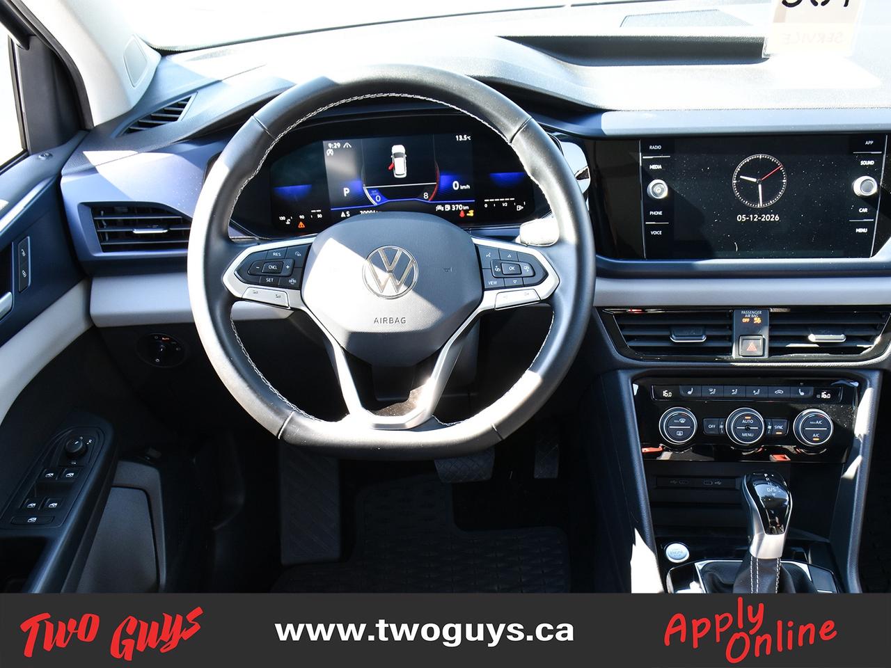 2022 Volkswagen Taos Comfortline AWD   Panoroof   Leather Photo