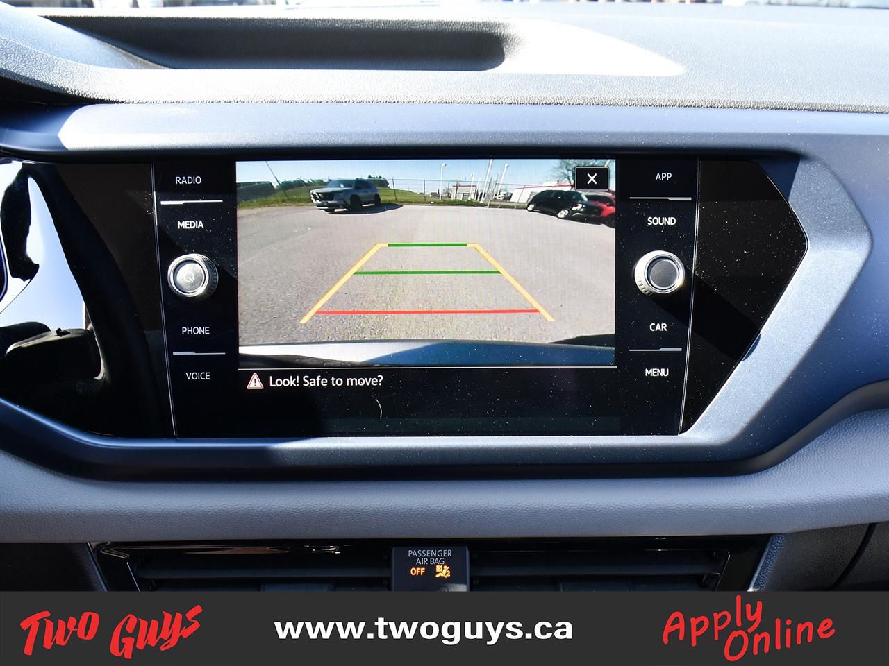 2022 Volkswagen Taos Comfortline AWD   Panoroof   Leather Photo
