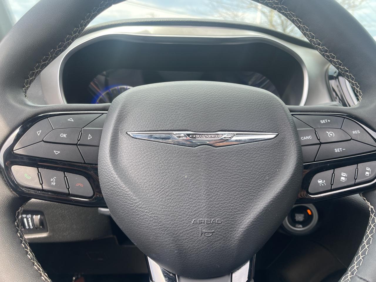 2022 Chrysler Pacifica Limited S Pkg   DVD's   Leather   Panoroof Photo