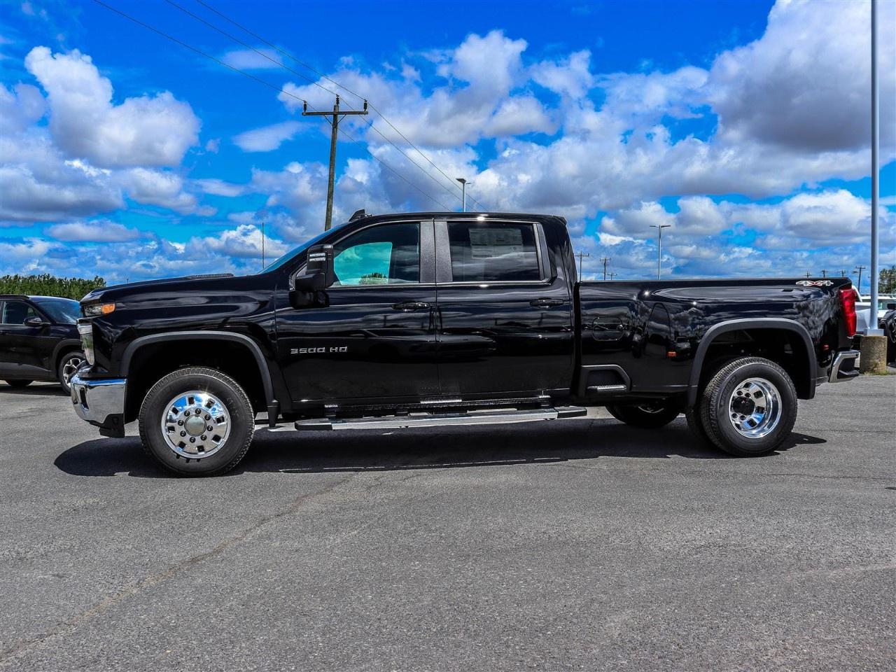 2026 Chevrolet Silverado 3500HD 4WD Crew Cab Long Box LT Photo2