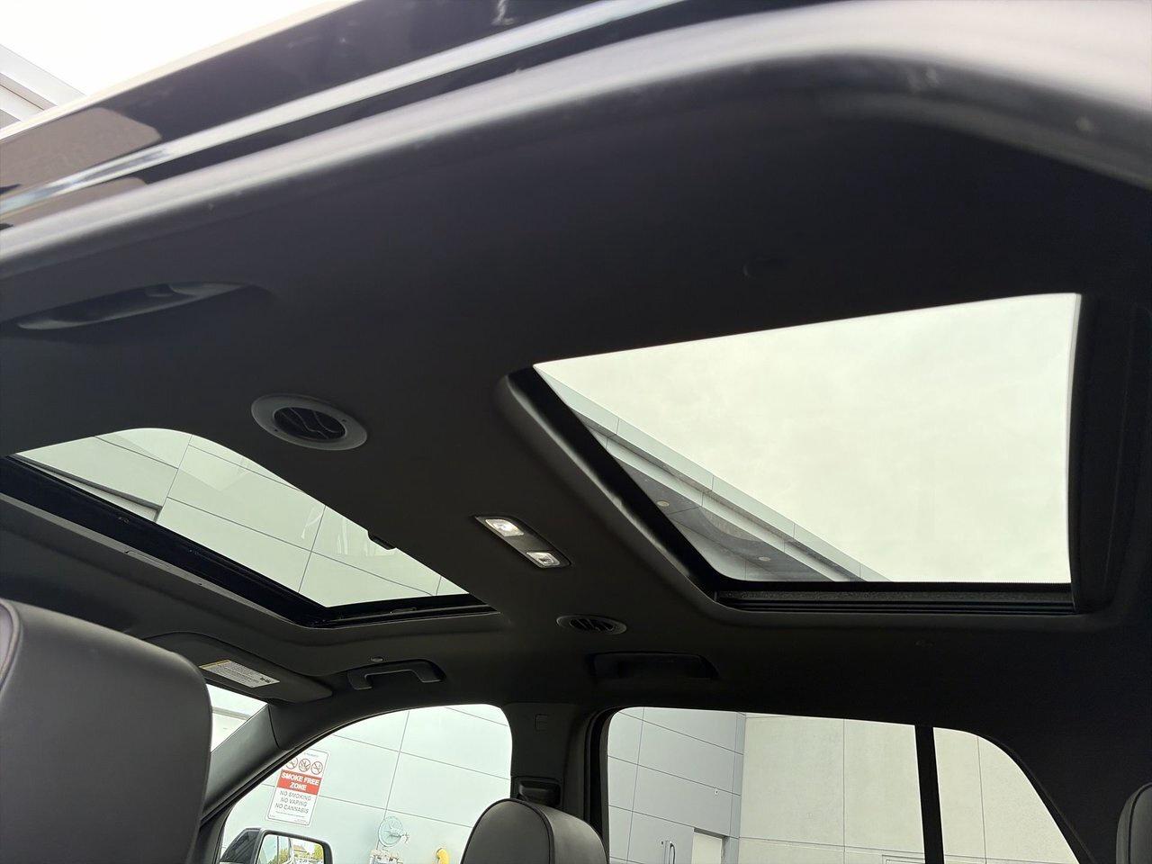 2022 Chevrolet Traverse AWD RS New Tires! Leather Sunroof BOSE Audio Capta Photo