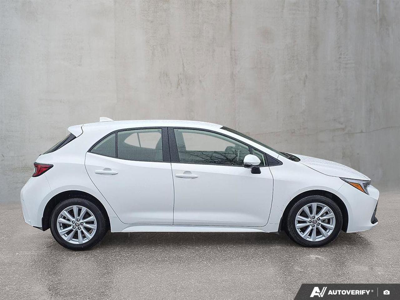 2025 Toyota Corolla Hatchback SE | Wireless Apple Car Play | Android Auto | Heated Seats | Photo
