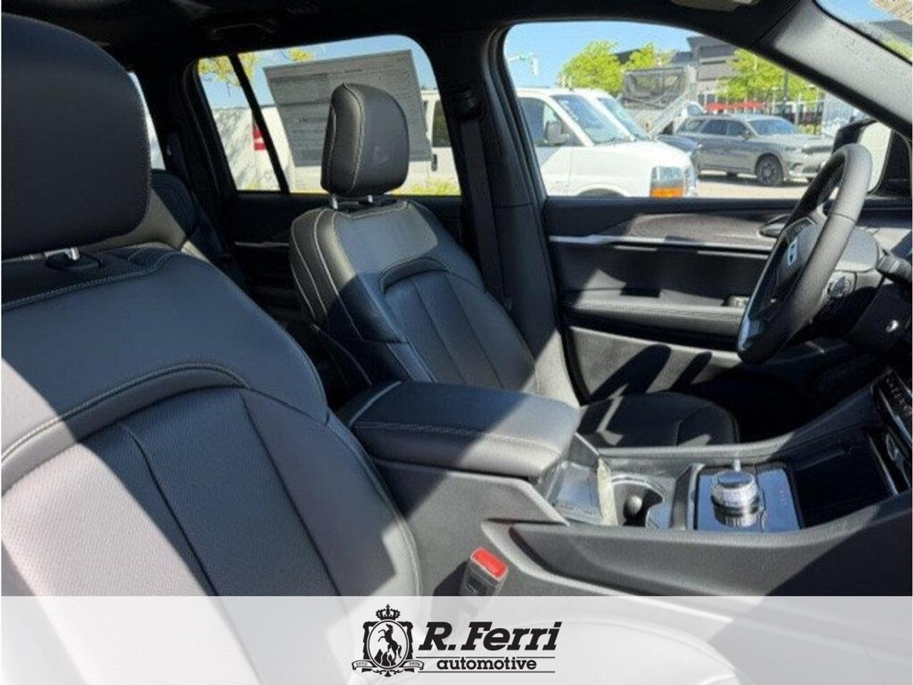 2026 Jeep Grand Cherokee Base 4dr 4x4 Photo