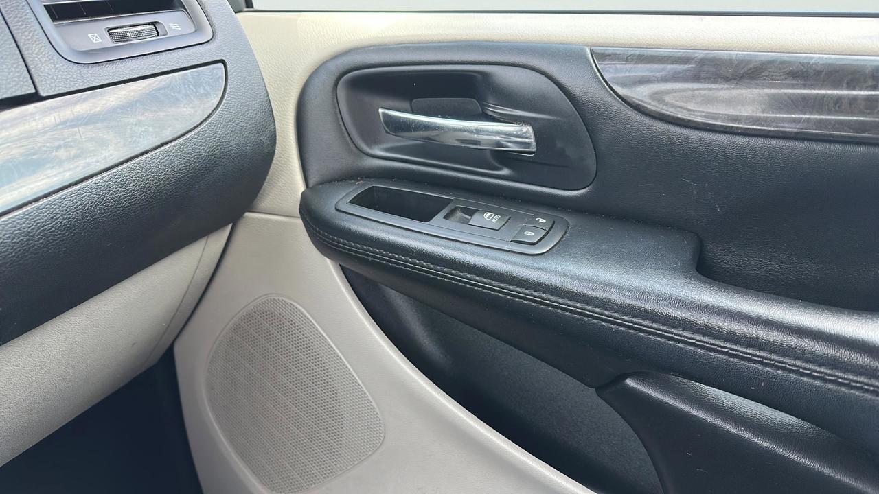 2016 Dodge Grand Caravan 4dr Wgn Crew Plus Photo