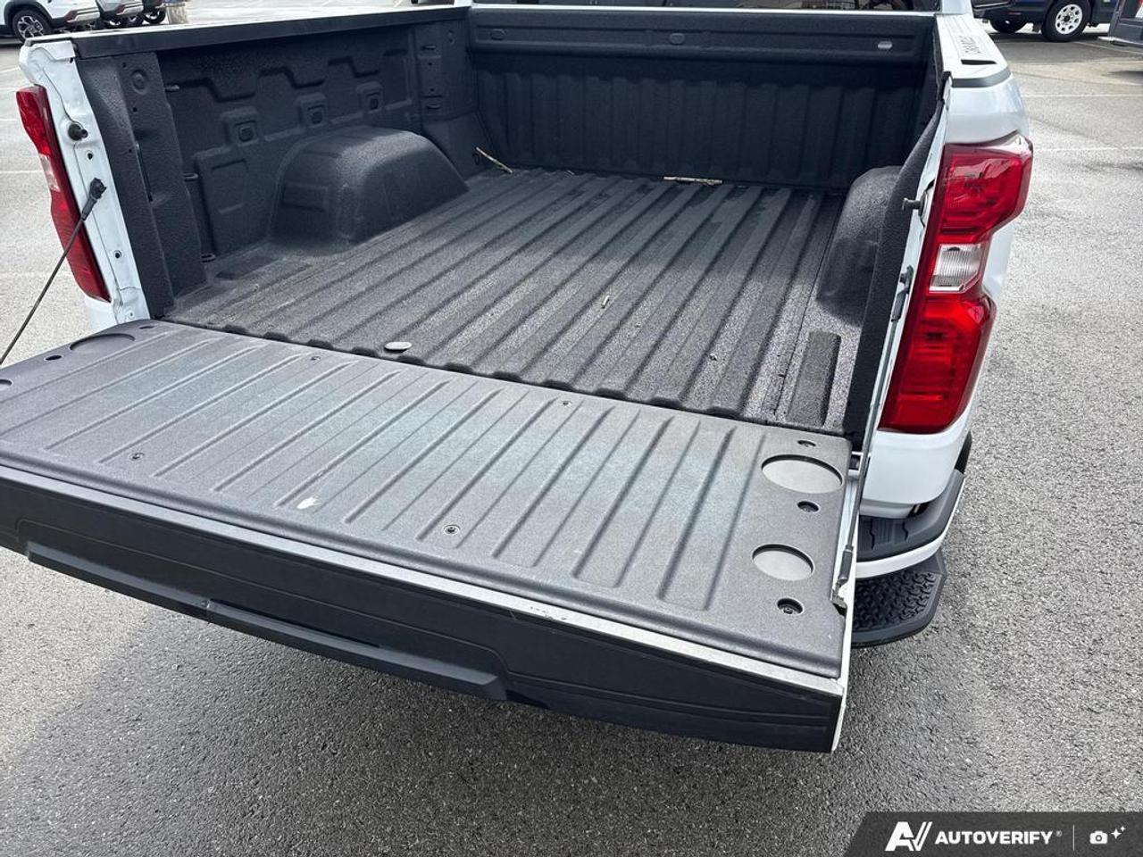 2024 Chevrolet Silverado 1500 Custom   NO CLAIMS   2.7L 4 CYL   APPLE CARPLAY Photo