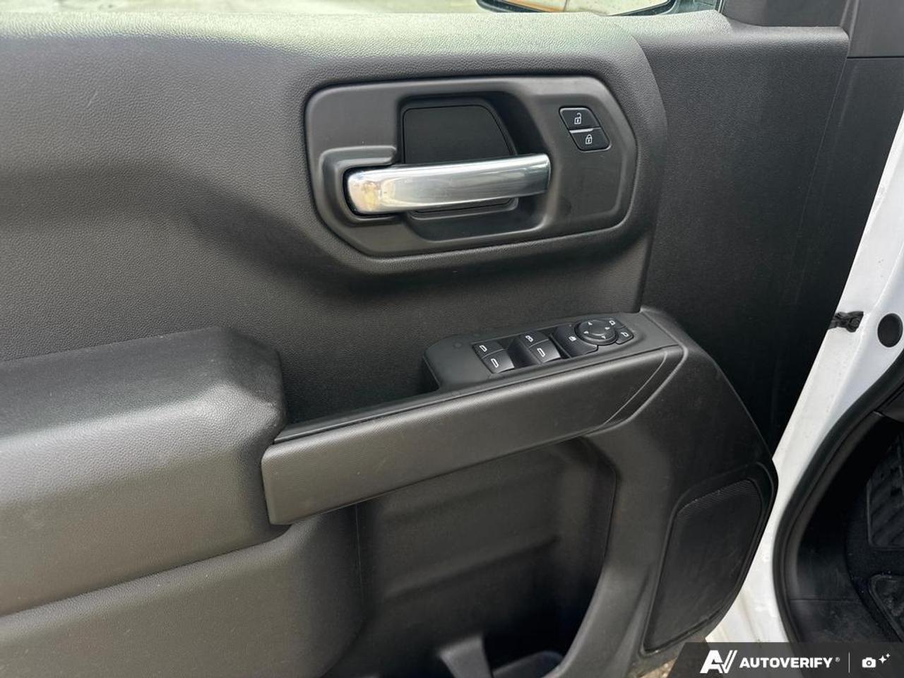 2024 Chevrolet Silverado 1500 Custom   NO CLAIMS   2.7L 4 CYL   APPLE CARPLAY Photo