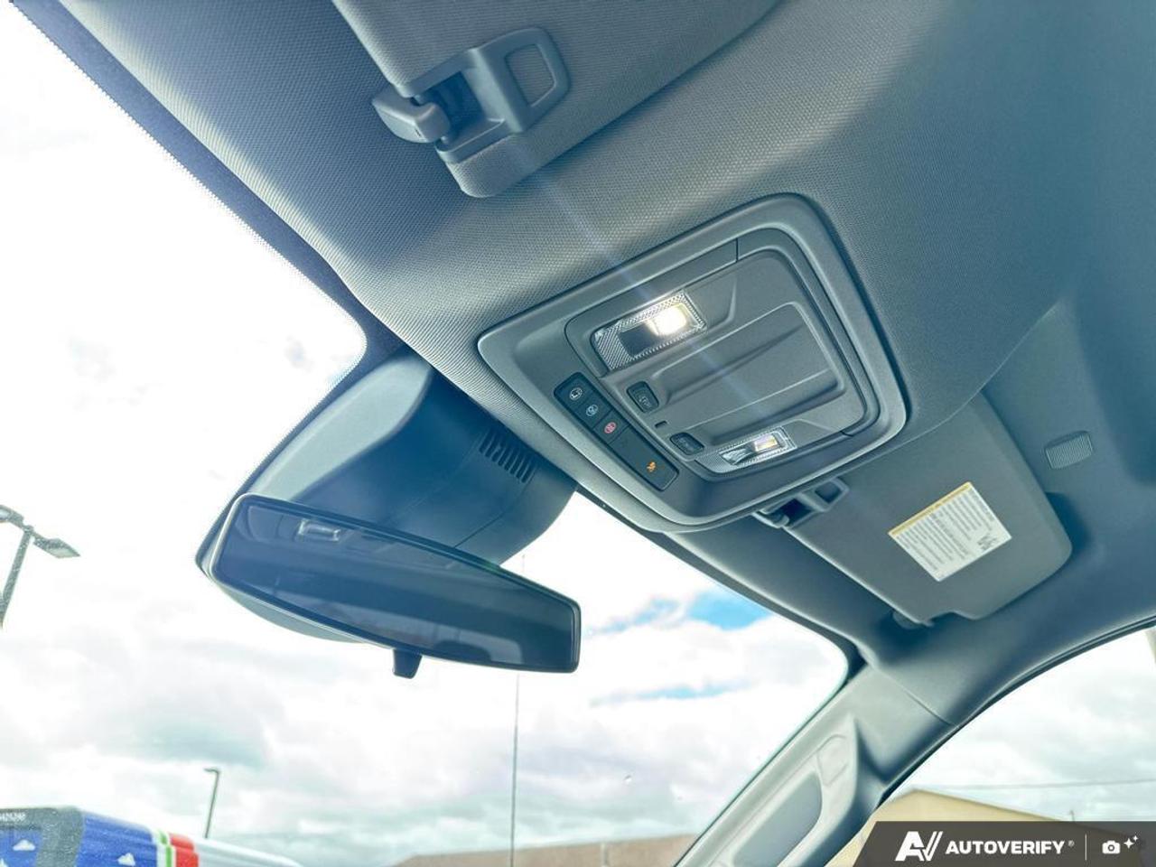 2024 Chevrolet Silverado 1500 Custom   NO CLAIMS   2.7L 4 CYL   APPLE CARPLAY Photo