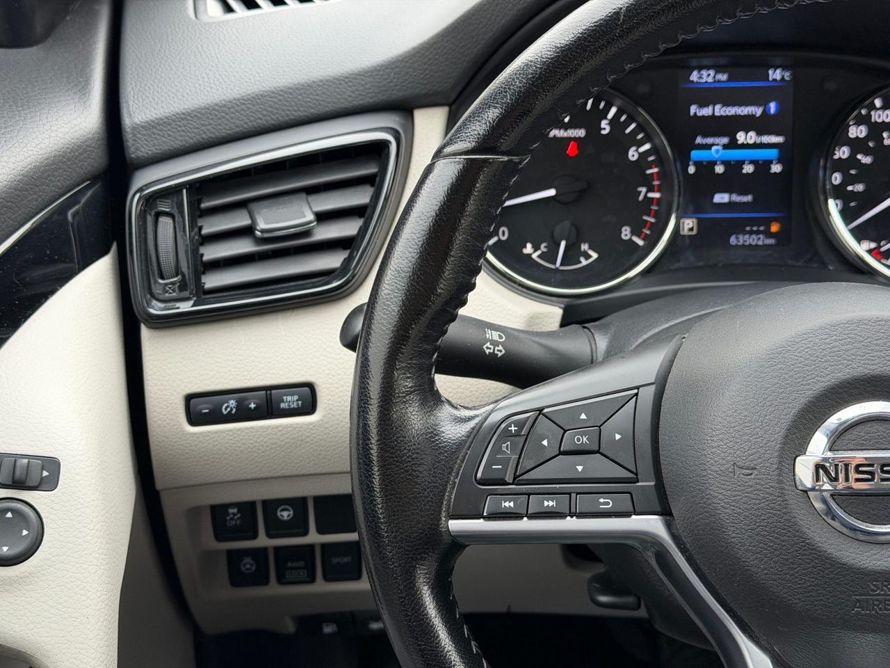 2022 Nissan Qashqai SV   AWD    SUNROOF   NO ACCIDENT Photo