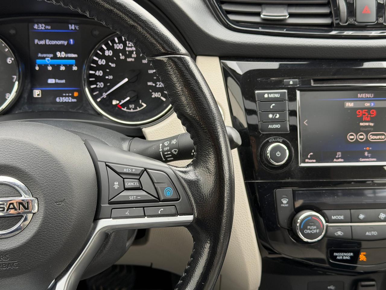 2022 Nissan Qashqai SV   AWD    SUNROOF   NO ACCIDENT Photo