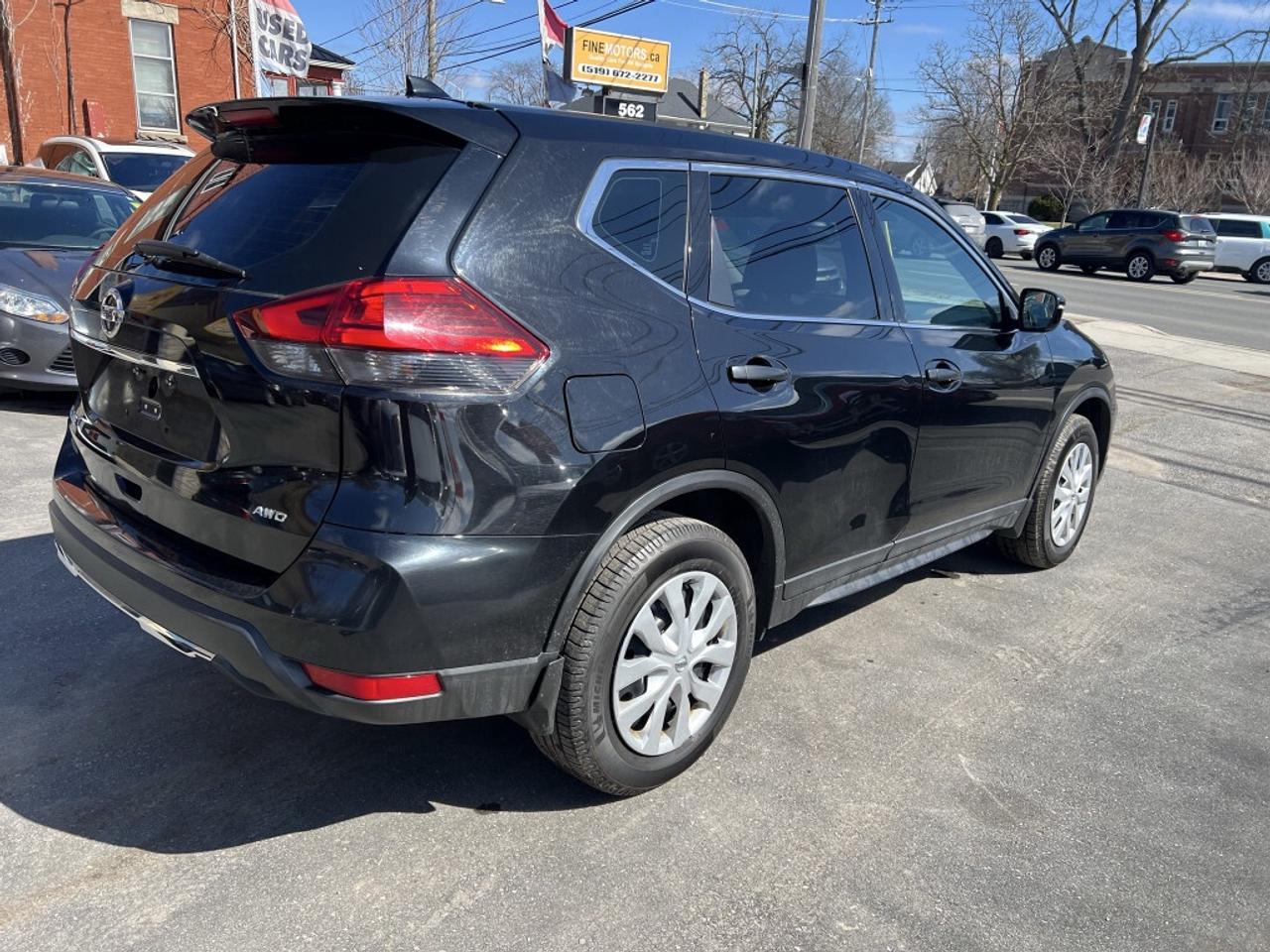 2017 Nissan Rogue SV 4dr All-wheel Drive CVT Photo