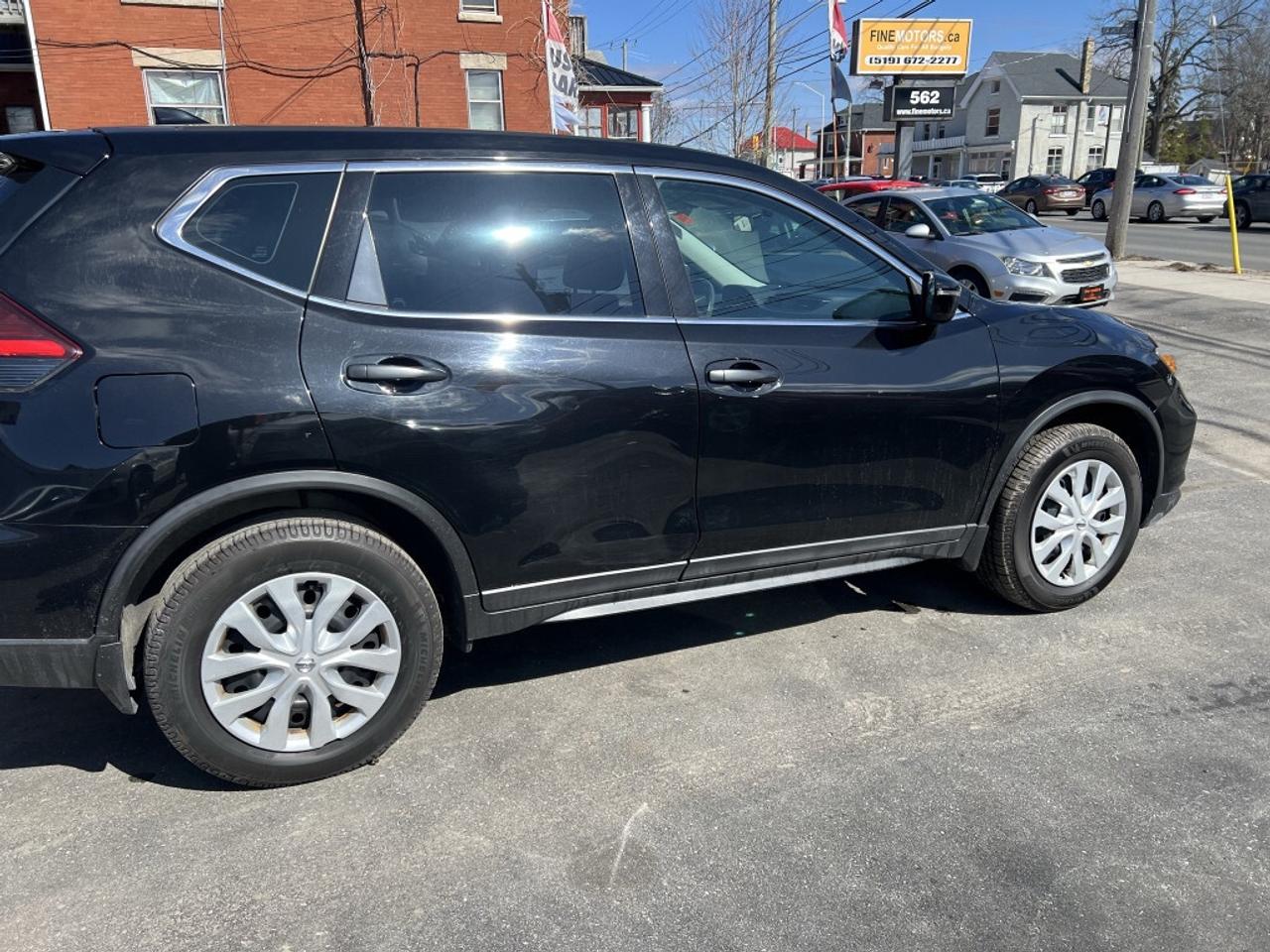 2017 Nissan Rogue SV 4dr All-wheel Drive CVT Photo