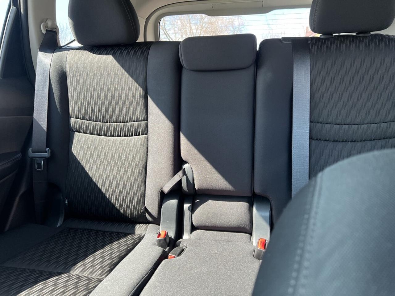 2017 Nissan Rogue SV 4dr All-wheel Drive CVT Photo