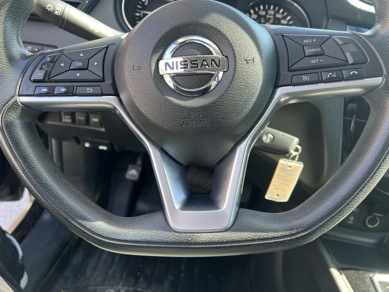 2017 Nissan Rogue SV 4dr All-wheel Drive CVT Photo