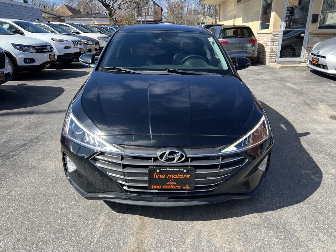 2020 Hyundai Elantra Luxury IVT Photo