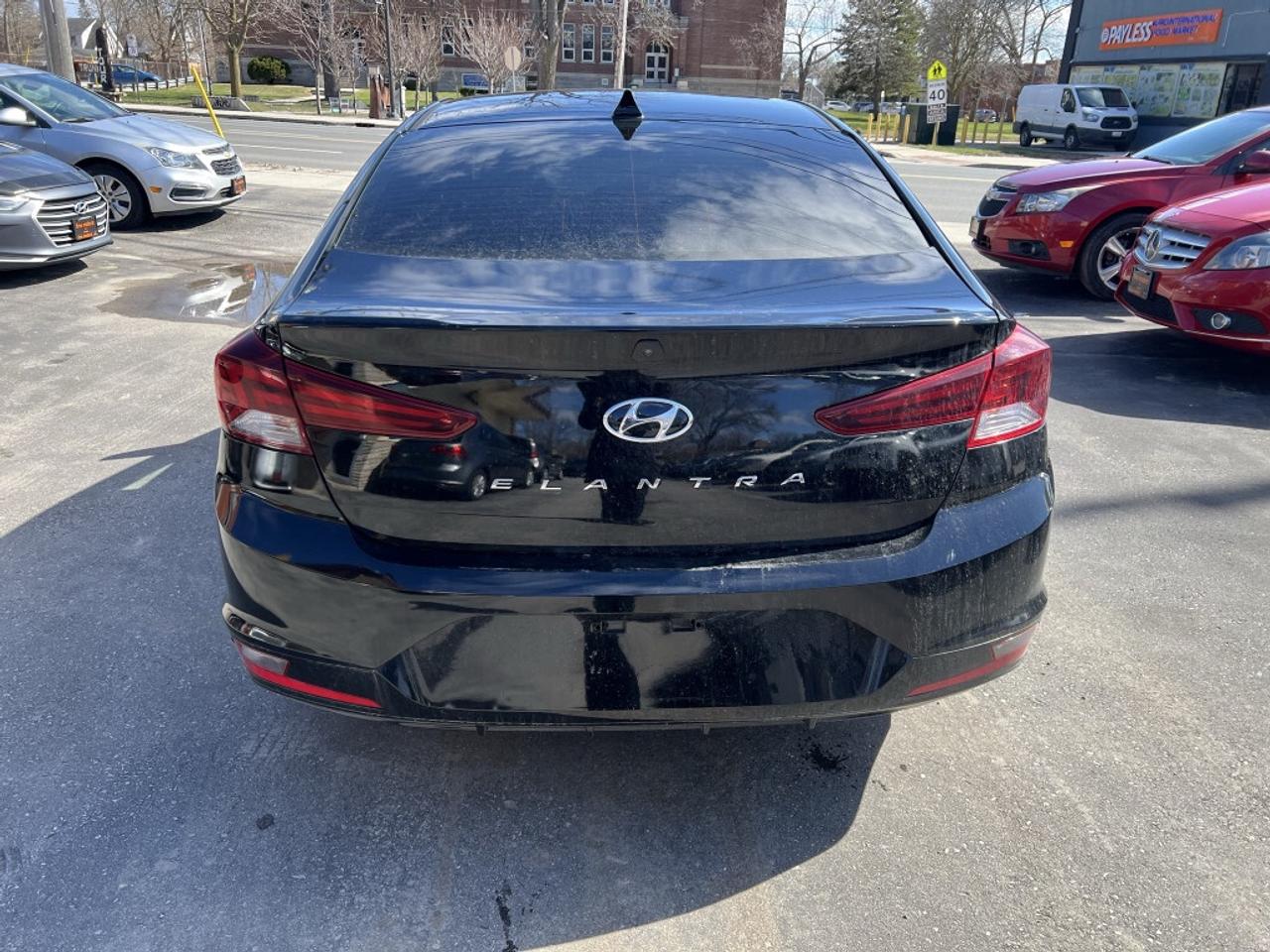 2020 Hyundai Elantra Luxury IVT Photo