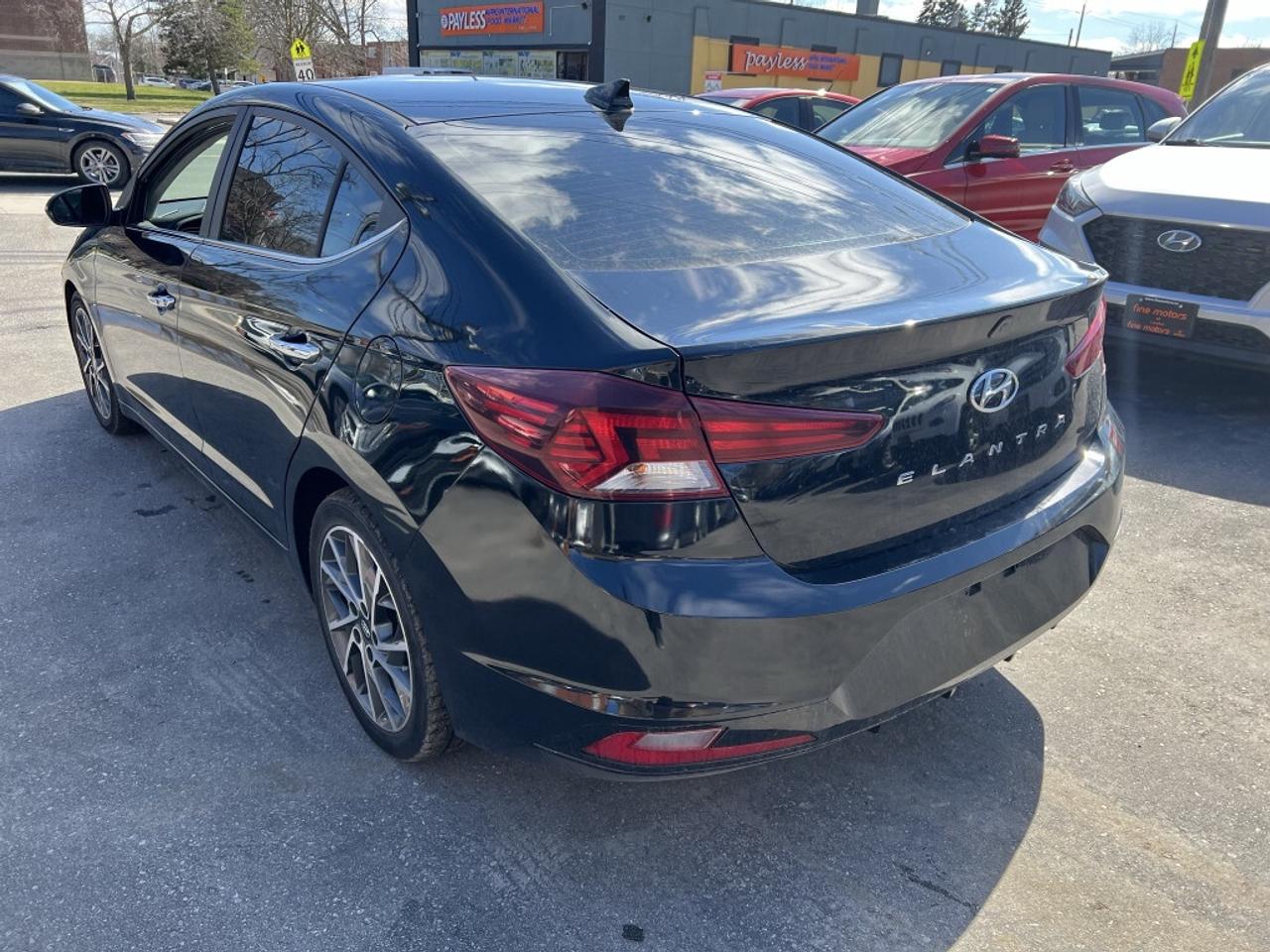 2020 Hyundai Elantra Luxury IVT Photo
