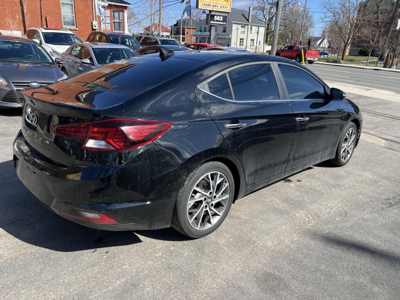 2020 Hyundai Elantra Luxury IVT Photo