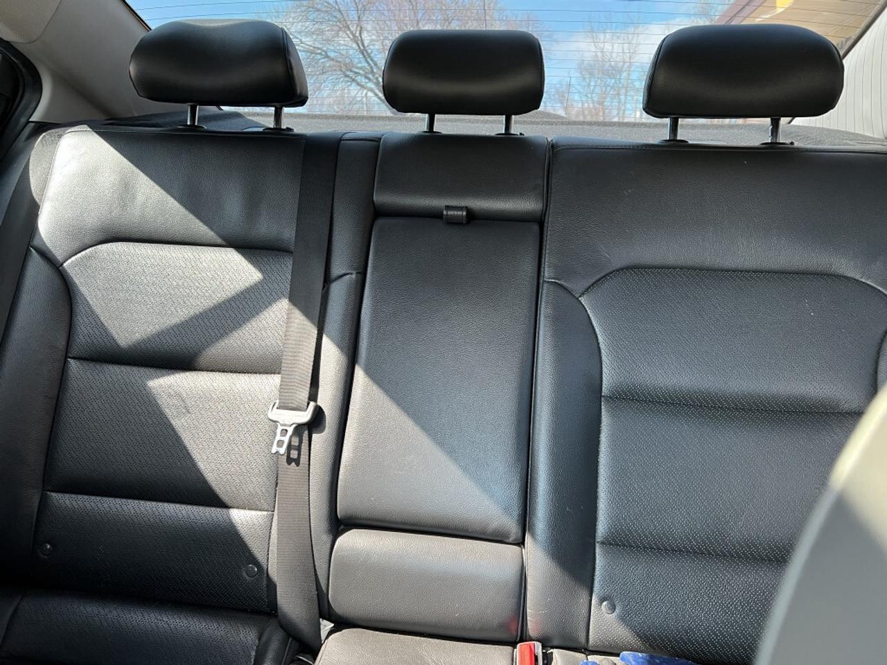 2020 Hyundai Elantra Luxury IVT Photo