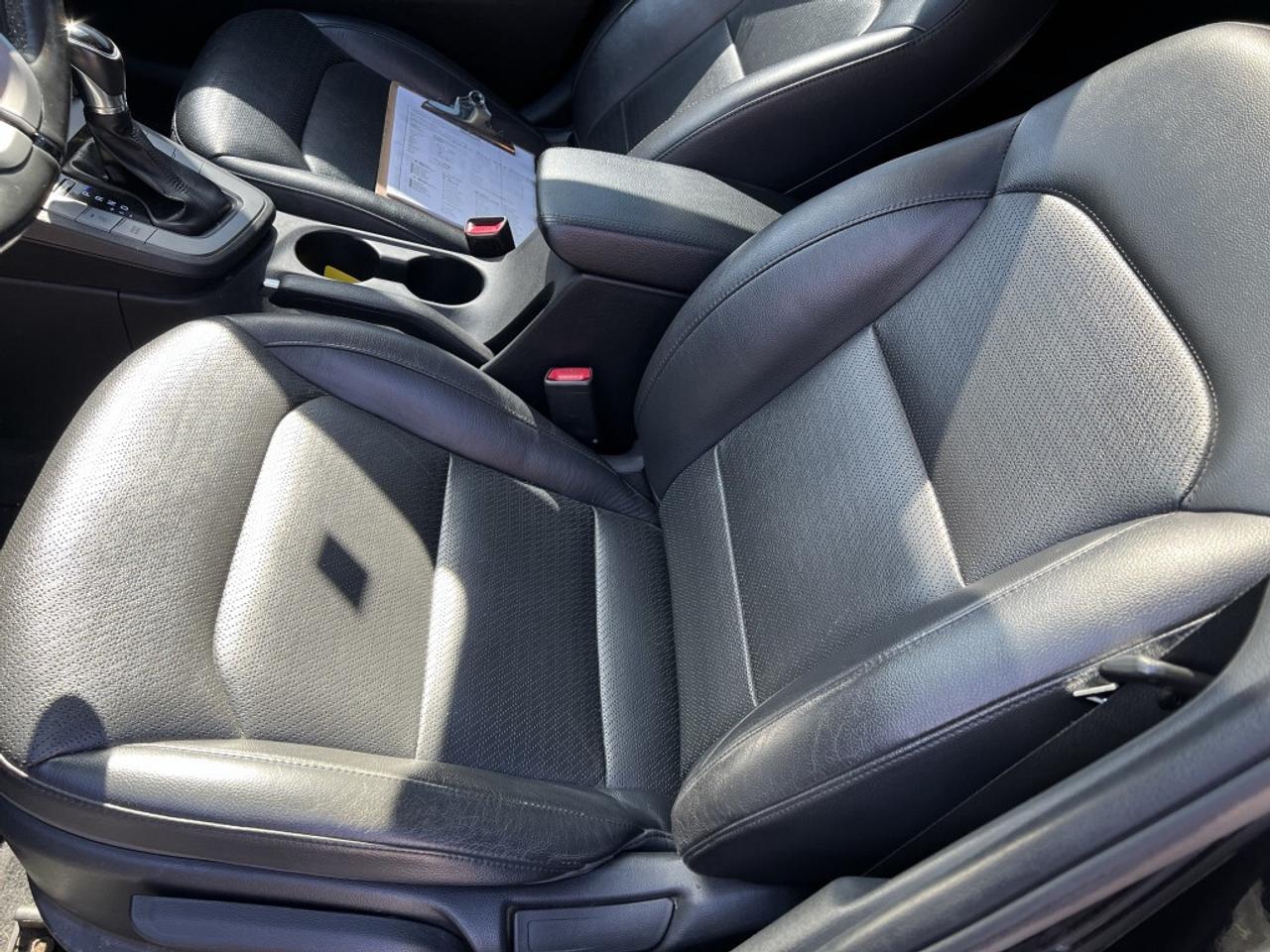 2020 Hyundai Elantra Luxury IVT Photo