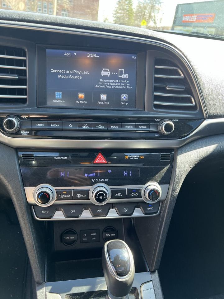 2020 Hyundai Elantra Luxury IVT Photo
