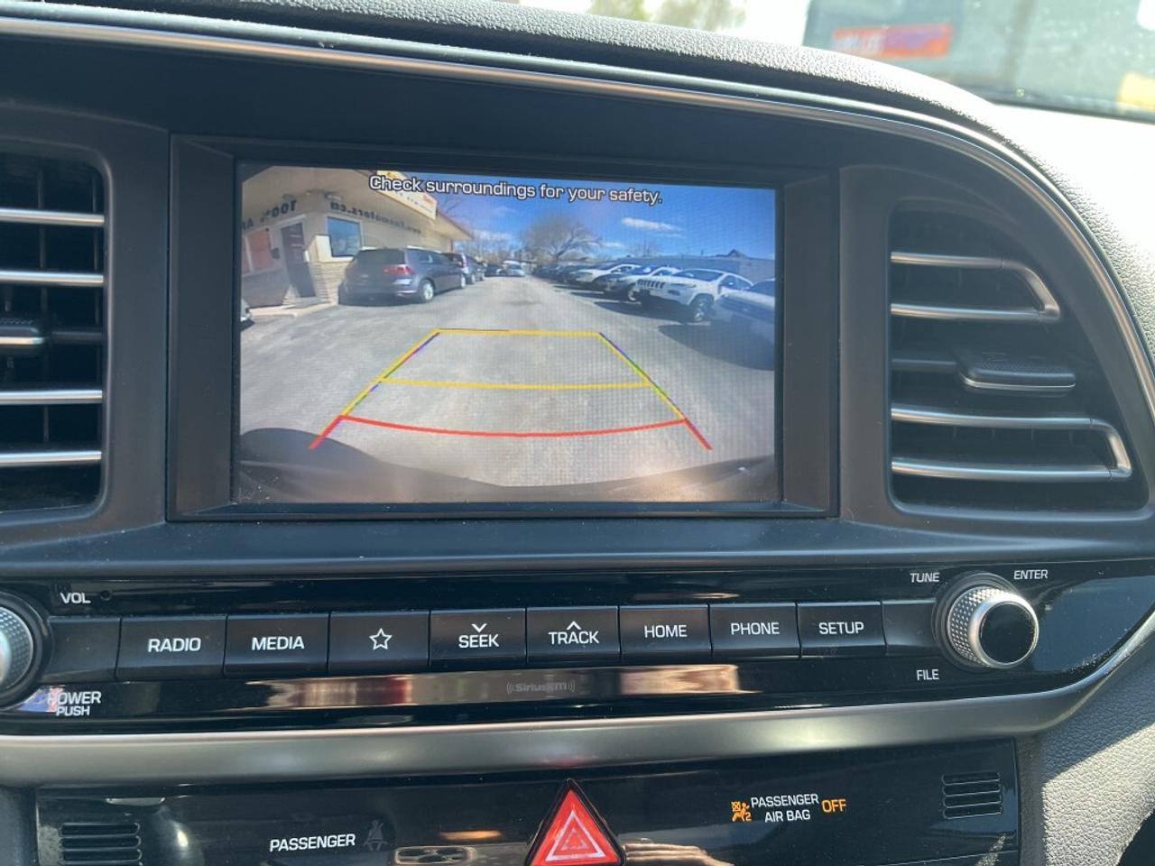 2020 Hyundai Elantra Luxury IVT Photo